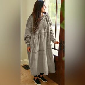 Full Body Blanket Hoodie Sweatshirt, Extra Long Oversized 
Pre-owned